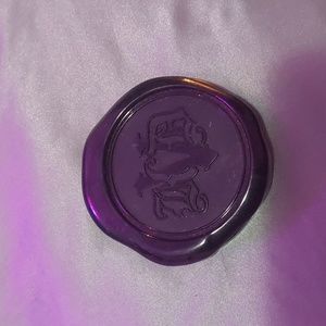 Kat Von D lock it bloating powder in fair